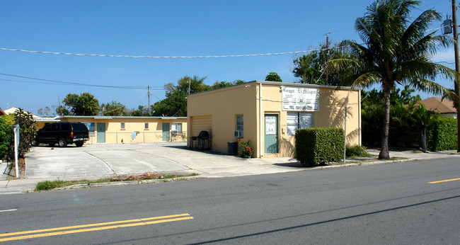 730 Bunker Rd in West Palm Beach, FL - Building Photo - Building Photo