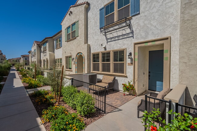 property at 2629 S Equestrian Dr
