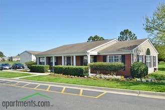 Victory Village in Portsmouth, VA - Building Photo - Building Photo