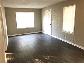 1030 Lake Forest Blvd in Jacksonville, FL - Building Photo - Building Photo