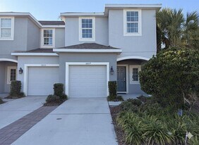 10557 Oakside Dr in Palmetto, FL - Building Photo