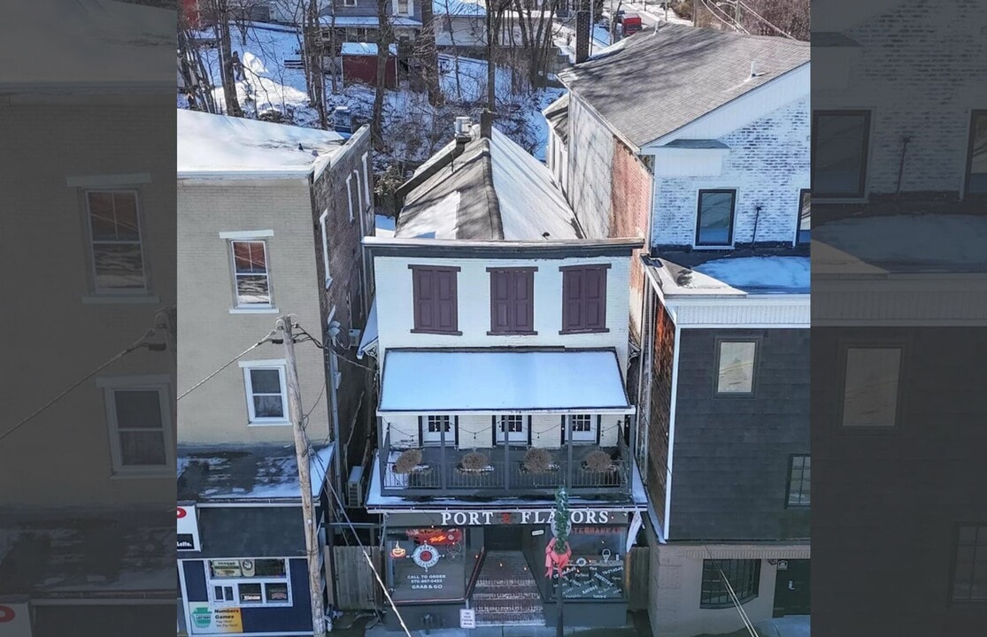 425 Delaware Ave in Portland, PA - Building Photo