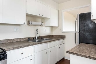 Meridian Garden Apartments in Denver, CO - Building Photo - Building Photo