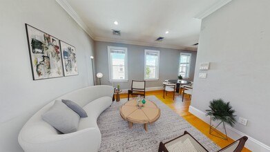 32 Ward St, Unit 4 in Boston, MA - Building Photo - Building Photo