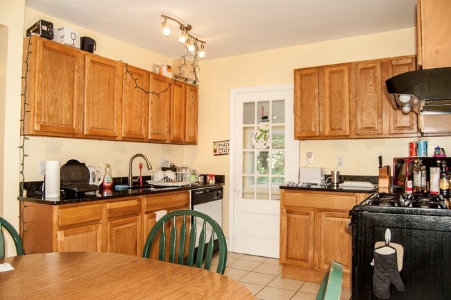 40 Plymouth St, Unit 1