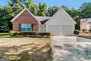 74 Lake Crossing Ct in Fayetteville, GA - Building Photo