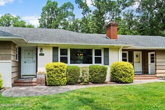 773 Nutswamp Rd in Red Bank, NJ - Building Photo - Building Photo