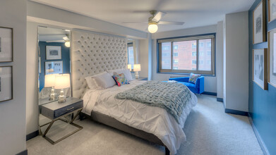 111 E Chestnut St, Unit 10E in Chicago, IL - Foto de edificio - Building Photo