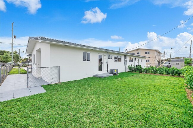 3820 SW 92nd Ave in Miami, FL - Building Photo - Building Photo
