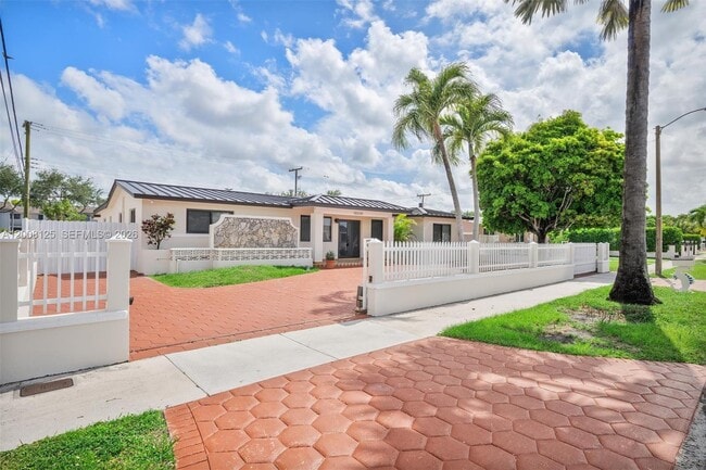 10320 SW 38th Terrace in Miami, FL - Building Photo - Building Photo
