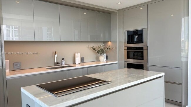 18975 Collins Ave in Sunny Isles Beach, FL - Building Photo - Building Photo