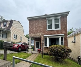 1210 Round Top St in Pittsburgh, PA - Building Photo - Building Photo