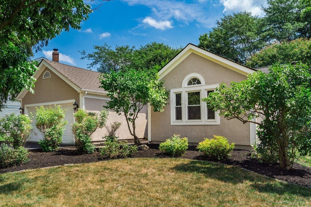 6611 Fallen Timbers Dr in Dublin, OH - Building Photo