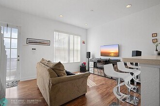 619 SW 147th Ave in Pembroke Pines, FL - Building Photo - Building Photo