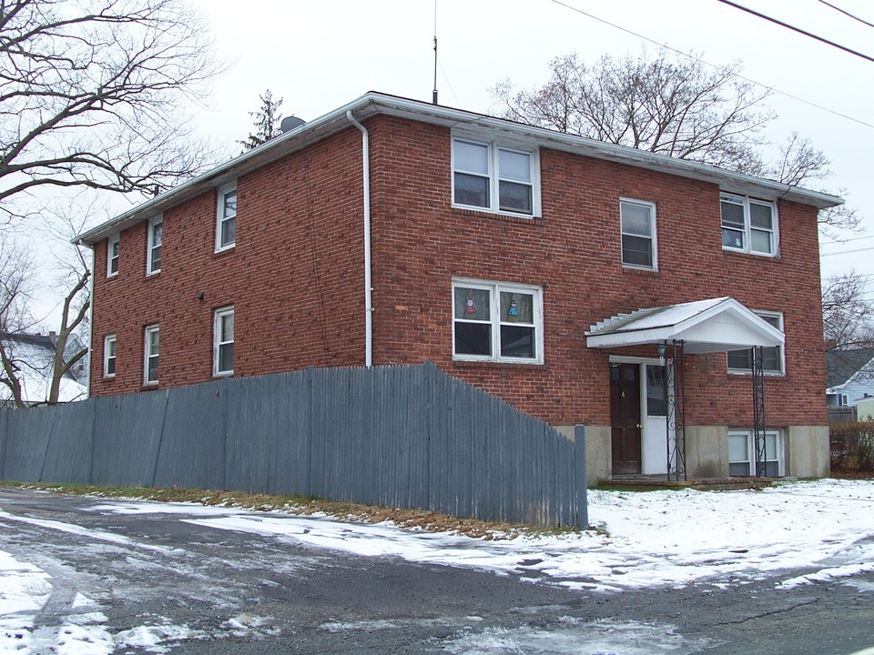 6 Forest St in Taunton, MA - Building Photo