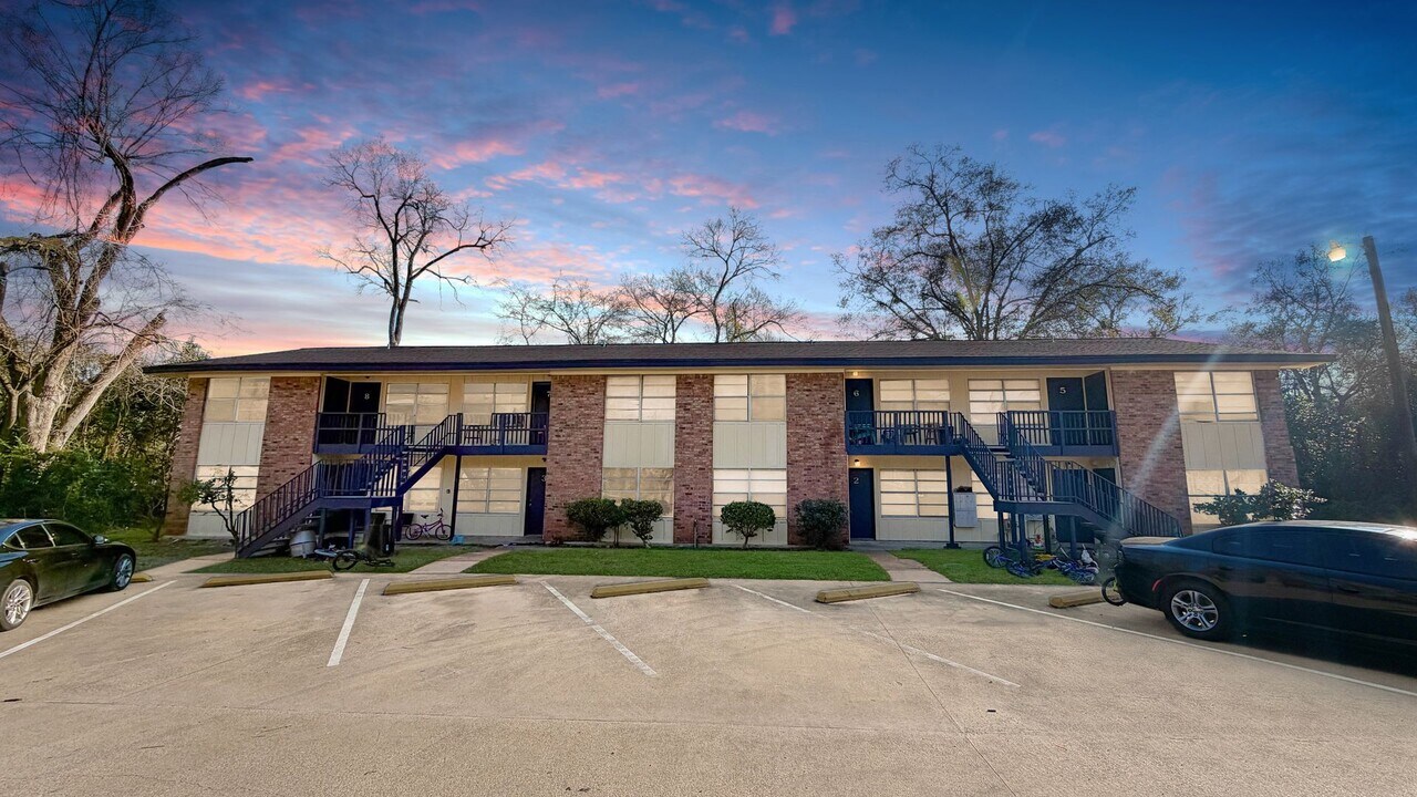 111 S Drew St in Livingston, TX - Building Photo