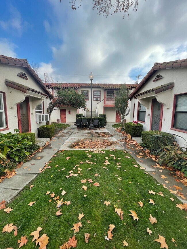 2216 D St Rentals in Bakersfield, CA