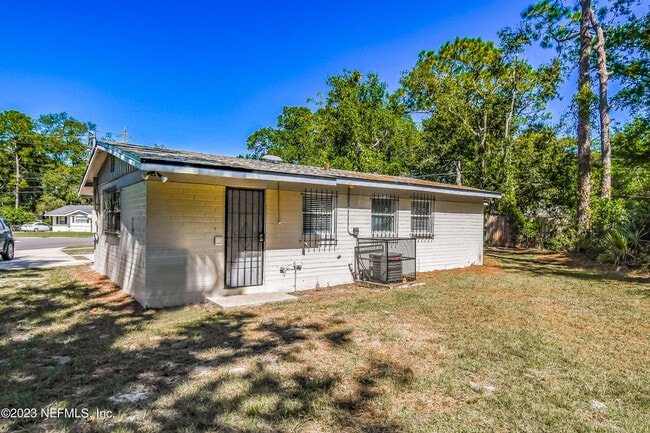 property at 4602 Roanoke Blvd