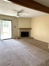 3801 Menchaca Rd in Austin, TX - Foto de edificio - Building Photo