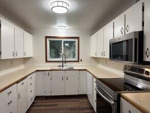 4005 NE Kedros Dr in Poulsbo, WA - Building Photo - Building Photo