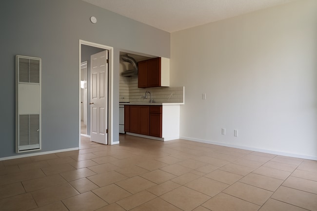8234 Telegraph Rd in Downey, CA - Building Photo - Building Photo
