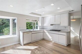 2 Glorieta W in Irvine, CA - Building Photo - Building Photo