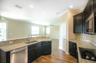 5600 NW Pine Trail Cir in Port St. Lucie, FL - Building Photo - Building Photo