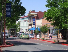 122 W 5th St in Antioch, CA - Building Photo - Building Photo