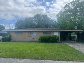 1512 Meadow Dr in Lake Charles, LA - Building Photo