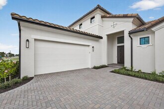 9512 St Germain Dr in Palm Beach Gardens, FL - Building Photo - Building Photo