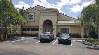5686 Rock Island Rd in Tamarac, FL - Building Photo