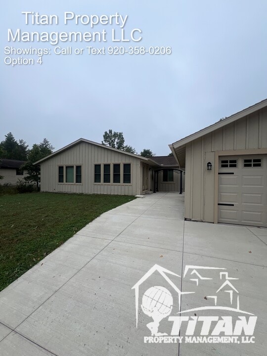 387 13th Dr in Nekoosa, WI - Building Photo