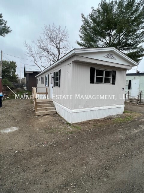 715 College Ave, Unit P-B14 in Old Town, ME - Foto de edificio