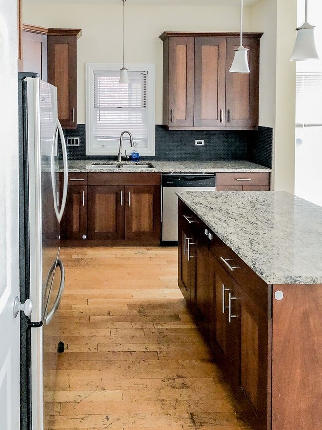 2328 N Greenview Ave, Unit 2334-1 in Chicago, IL - Foto de edificio - Building Photo