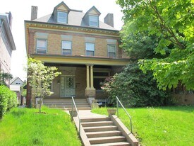 327 S Pacific Ave, Unit 1 in Pittsburgh, PA - Building Photo