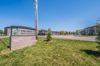 Pads at West Madison in Franklin, KY - Building Photo - Interior Photo