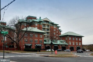 505 E Braddock Rd, Unit 607 in Alexandria, VA - Building Photo