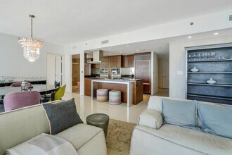 495 Brickell Ave, Unit 4204 in Miami, FL - Building Photo - Building Photo