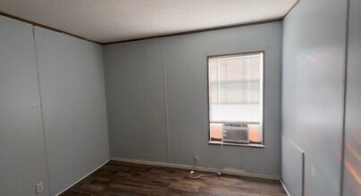 115 Mary Dr in Huntsville, TX - Building Photo - Building Photo