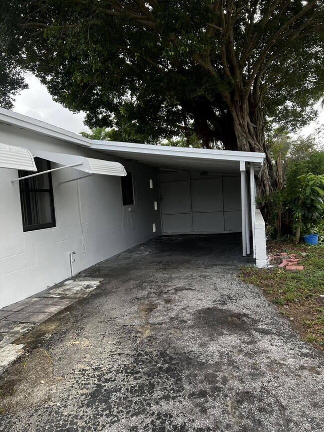 2686 NW 61st Ave in Margate, FL - Building Photo - Building Photo