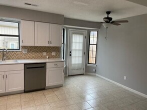 504 NE Brookwood Cir, Unit B in Blue Springs, MO - Building Photo - Building Photo