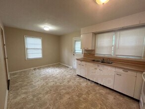 306 W Lindberg St in Springfield, MO - Building Photo - Building Photo