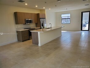10443 NW 82nd St-Unit -2 in Doral, FL - Building Photo - Building Photo