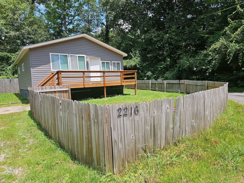 2216 S Landing Rd in Providence Forge, VA - Building Photo