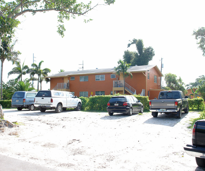 1930 SW 28th St in Fort Lauderdale, FL - Building Photo