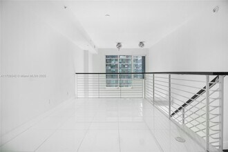 60 SW 13th St, Unit 2208 in Miami, FL - Building Photo - Building Photo