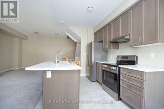1104 Lockie Dr in Oshawa, ON - Building Photo - Building Photo