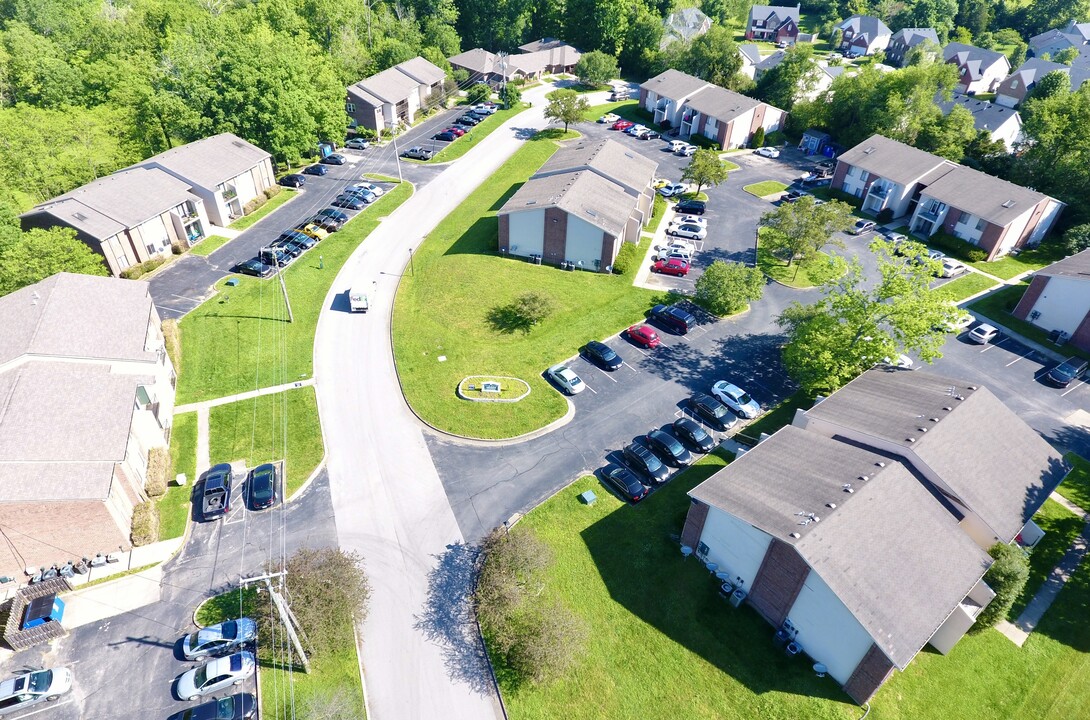 Deer Park Apartments in Crestwood, KY - Building Photo