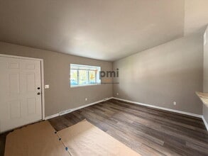 160 Meadows Cir in Crown Point, IN - Building Photo - Building Photo