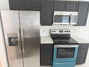 1334 N Mangonia Dr in West Palm Beach, FL - Building Photo - Building Photo